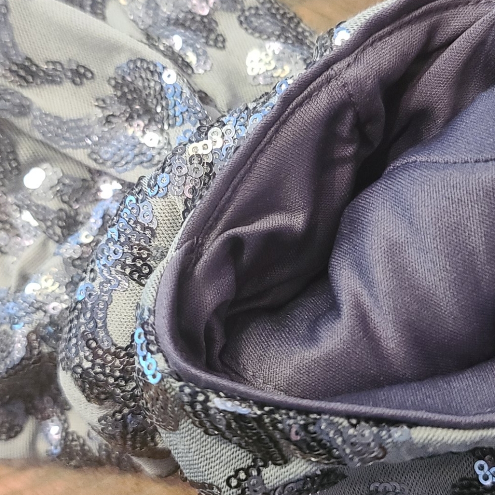 Calvin Klein cap sleeve sequin gown - Picture 7 of 8